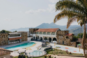 Гостиница Hotel El Castillo Chinauta  Фусагасуга